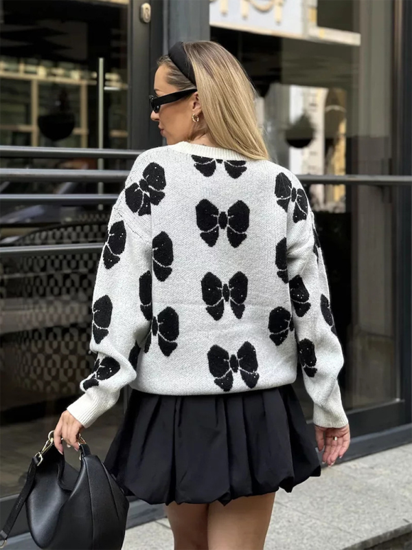 Butterfly Round Neck Women's Loose Yardage Knit Pullover Sweater